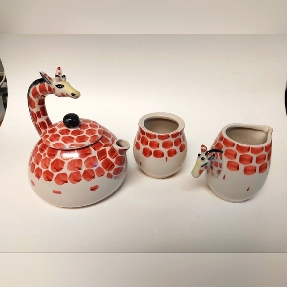 Vintage* (1998) Pier 1 Giraffe Teapot, Creamer and Uncovered Sugar Bowl - Picture 1 of 6